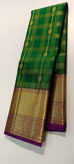 Load image into Gallery viewer, Classic Green &amp; Vadamalli Bridal Elegance Kanchipuram Handloom Silk Saree SS23587
