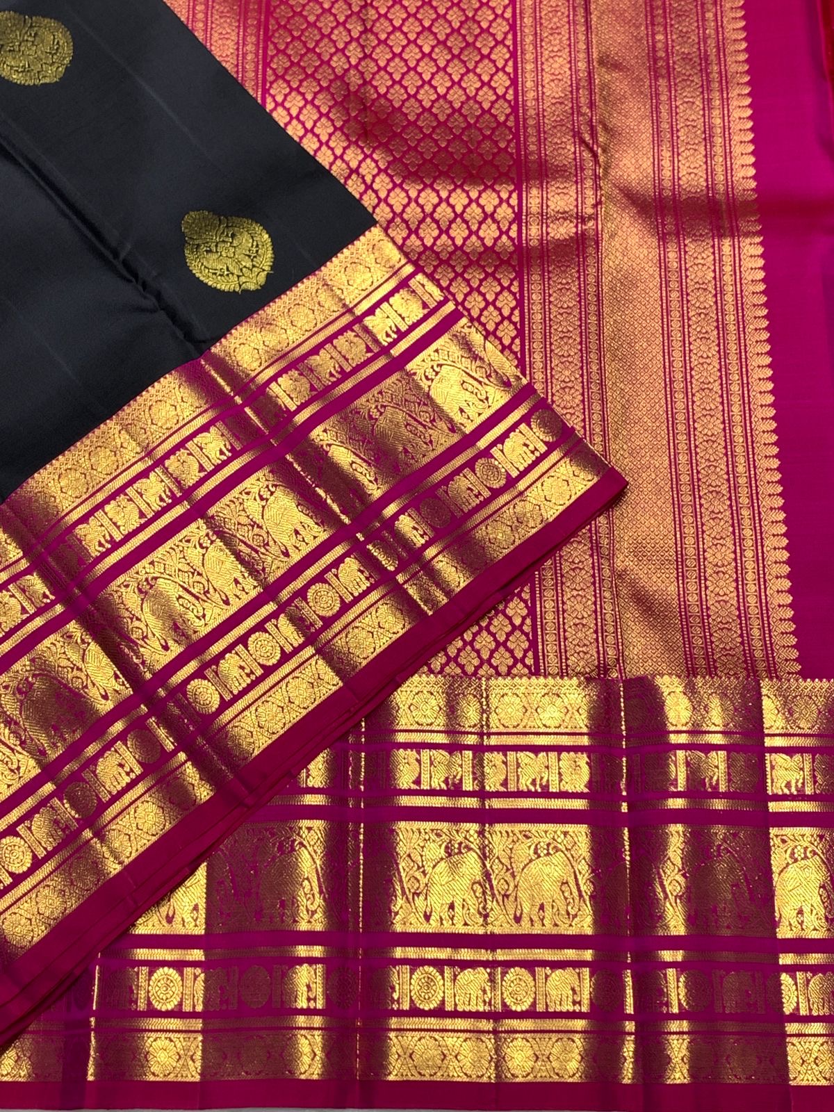 Classic Charcoal Black & Dark Pink 2gm Zari Kanchipuram Handloom Silk Saree SS25826