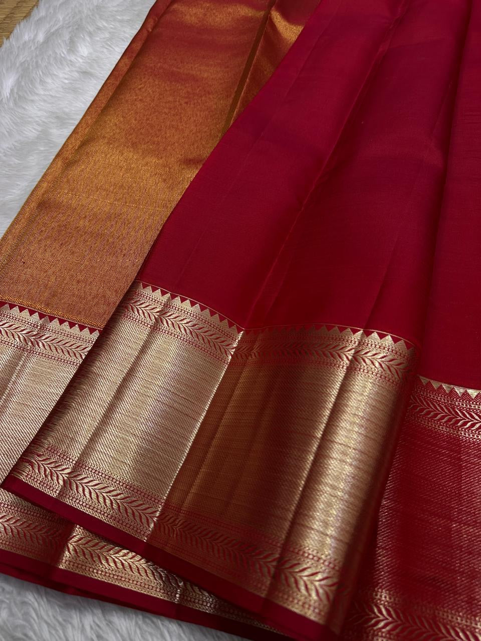 Classic Crimson Red Bridal Elegance Kanchipuram Handloom Silk Saree SS25910