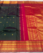 Load image into Gallery viewer, Classic Bottle Green &amp; Chilli Red 2gm Zari Elegance Kanchipuram Handloom Silk Saree SS27906
