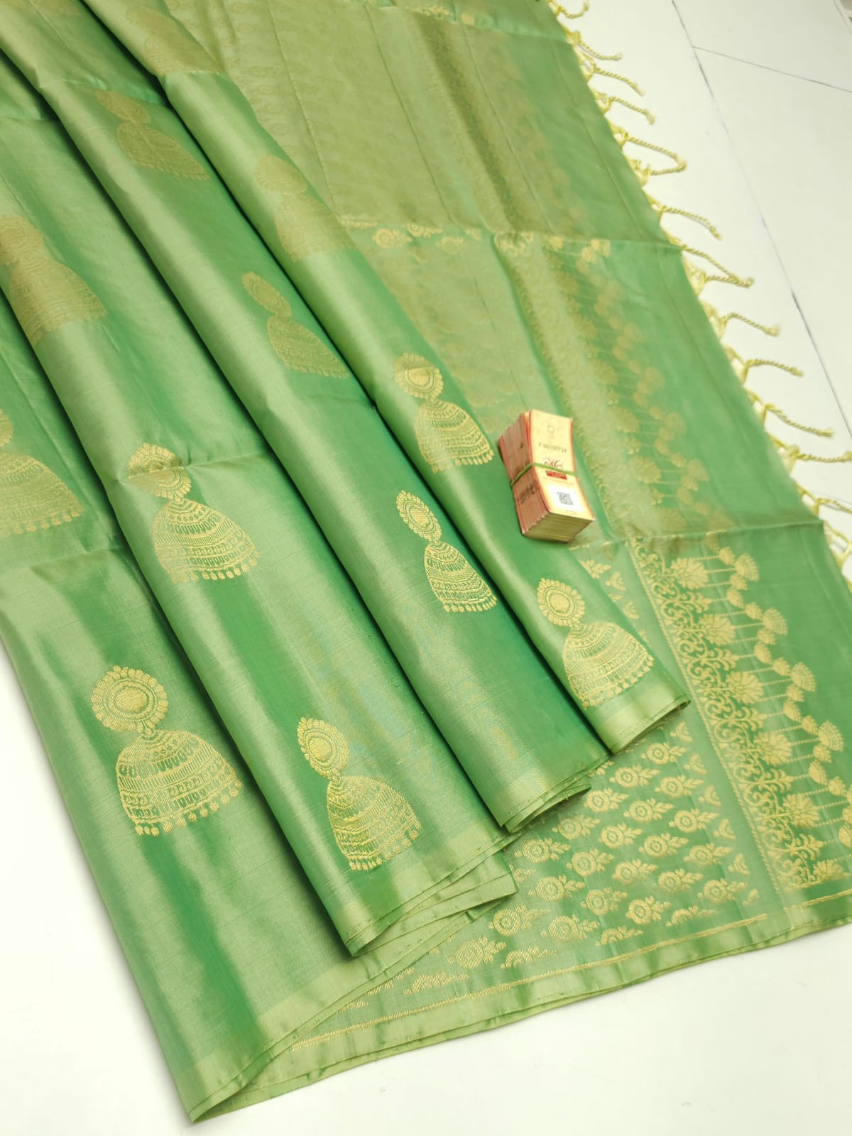 Classic Light Green Jhumka Design Elegance Handloom Soft Silk Saree SS22221