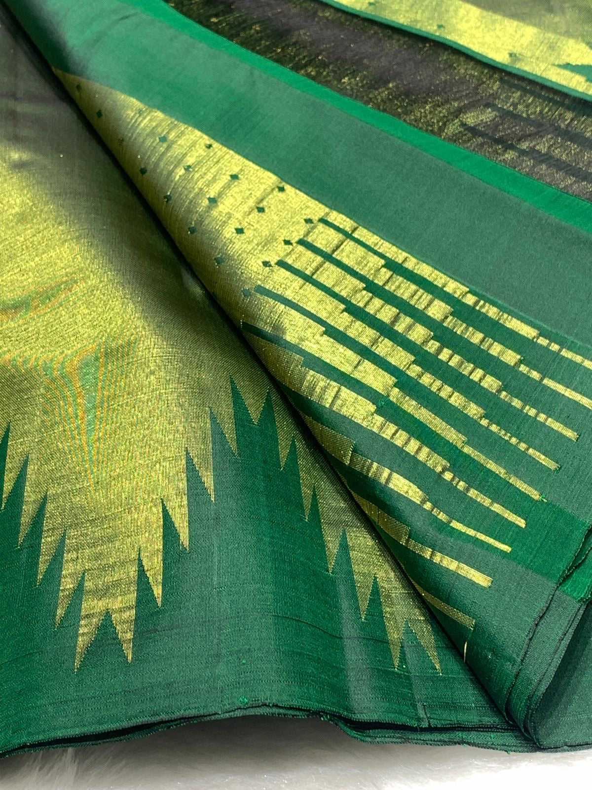 Classic Gold & Green Temple 2gm Zari Kanchipuram Handloom Silk Saree SS25979