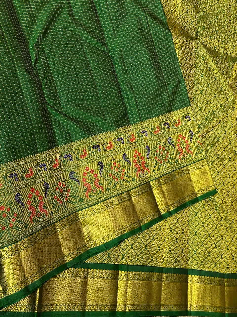 Classic Green 2gm Zari Paithani Vaira Oosi Checks Kanchipuram Handloom Silk Saree SS26503