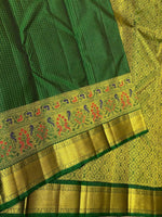 Load image into Gallery viewer, Classic Green 2gm Zari Paithani Vaira Oosi Checks Kanchipuram Handloom Silk Saree SS26503
