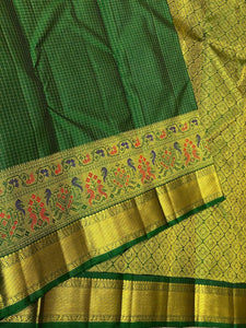 Classic Green 2gm Zari Paithani Vaira Oosi Checks Kanchipuram Handloom Silk Saree SS26503