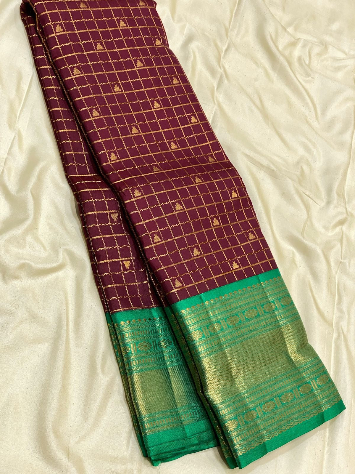 Classic Burgundy & Sea Green 2gm Zari Beldari Checks Elegance Kanchipuram Handloom Silk Saree SS24609