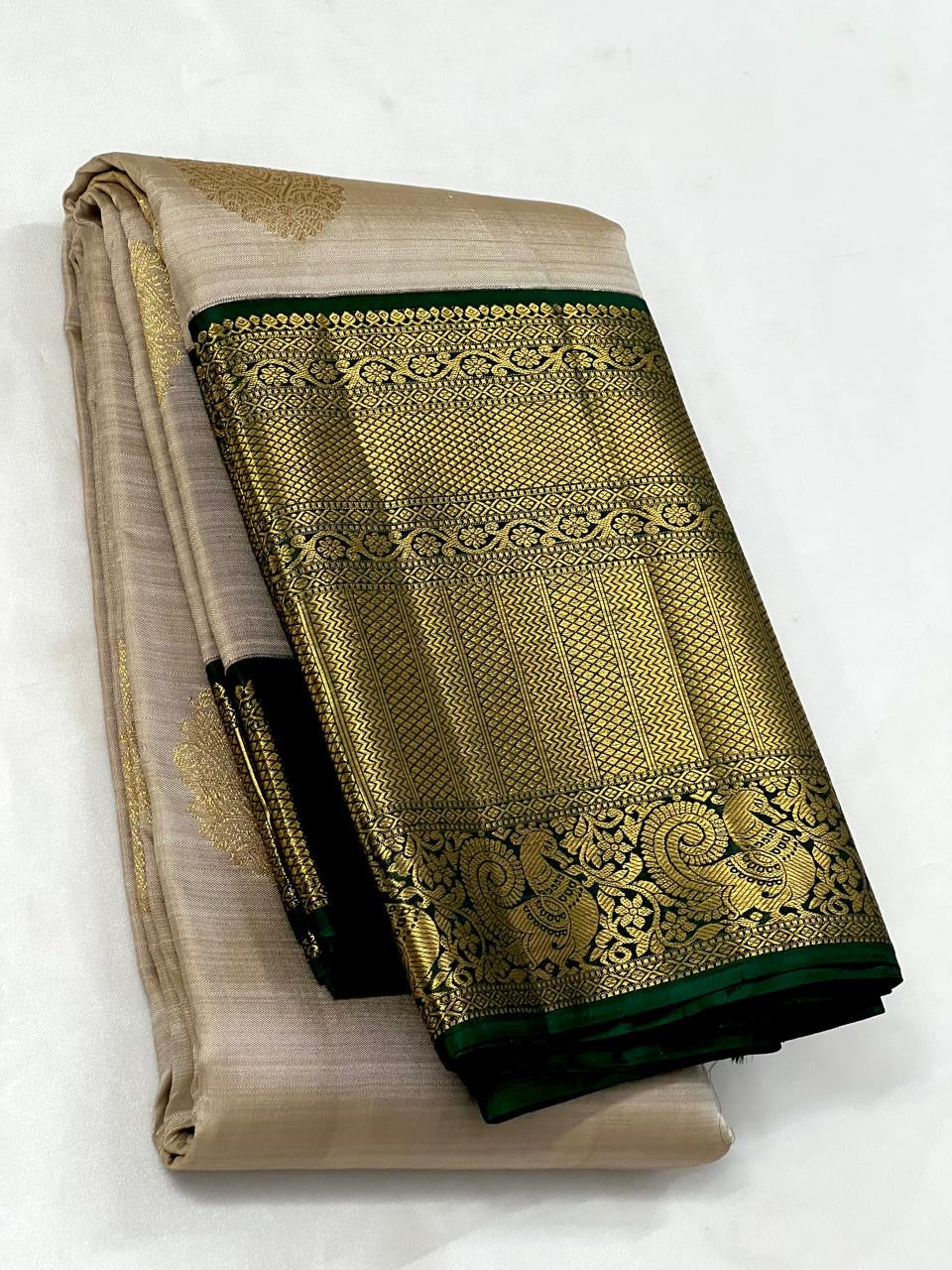 Clasic Beige Cream & Dark Green 2gm Zari Bridal Elegance Kanchipuram Handloom Silk Saree SS24402