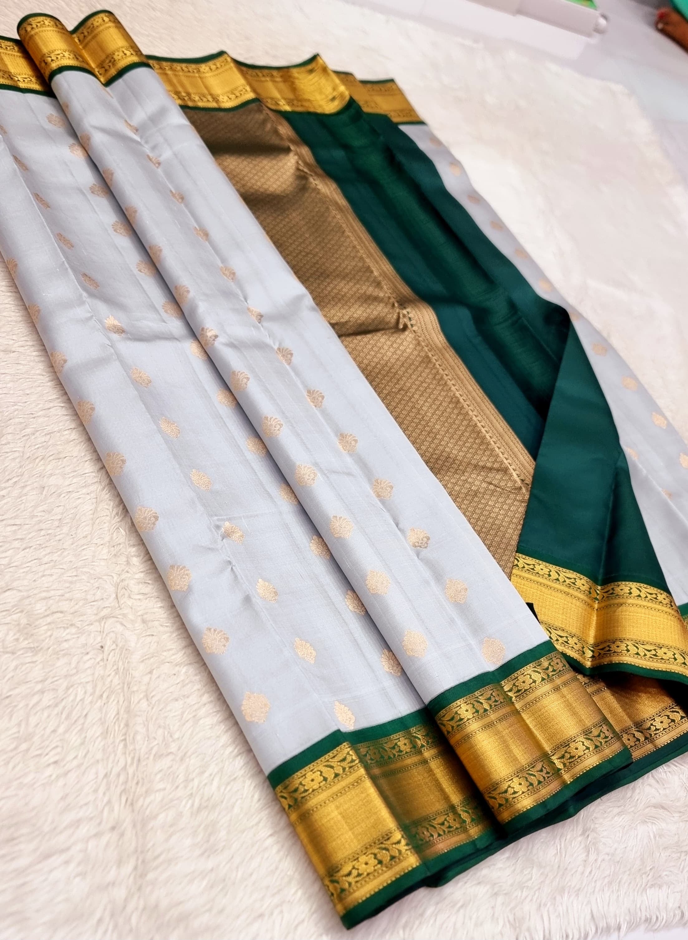Classic Pastel Grey Tint & Dark Green Kanchipuram Handloom Silk Saree SS25801