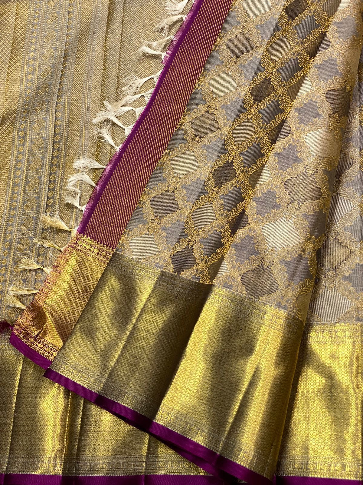 Classic Grey & Plum 2gm Zari Kanchipuram Handloom Silk Saree SS25614