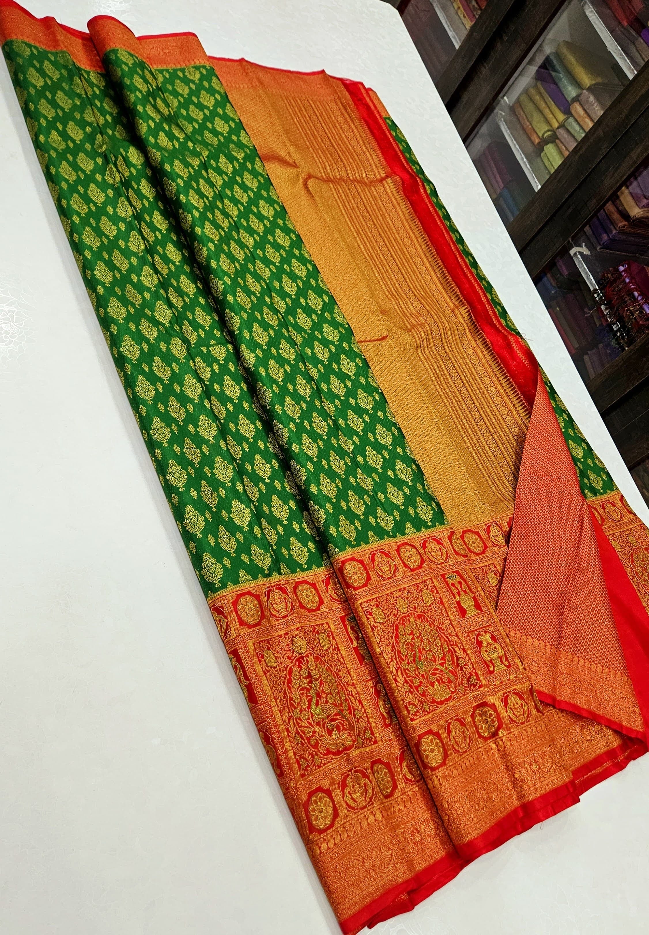 Classic Green & Scarlet Red 1gm Zari Korvai Elegance Kanchipuram Handloom Silk Saree SS25184