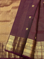 Load image into Gallery viewer, Classic Plum 1gm Zari Vaira Oosi Kanchipuram Handloom Silk Saree SS26653
