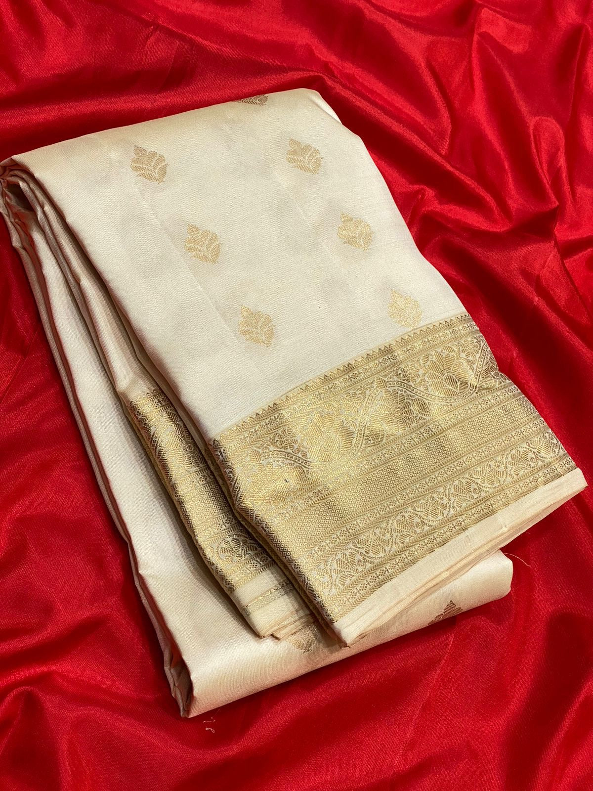 Classic White 1gm Zari Elegance Kanchipuram Handloom Silk Saree SS23475