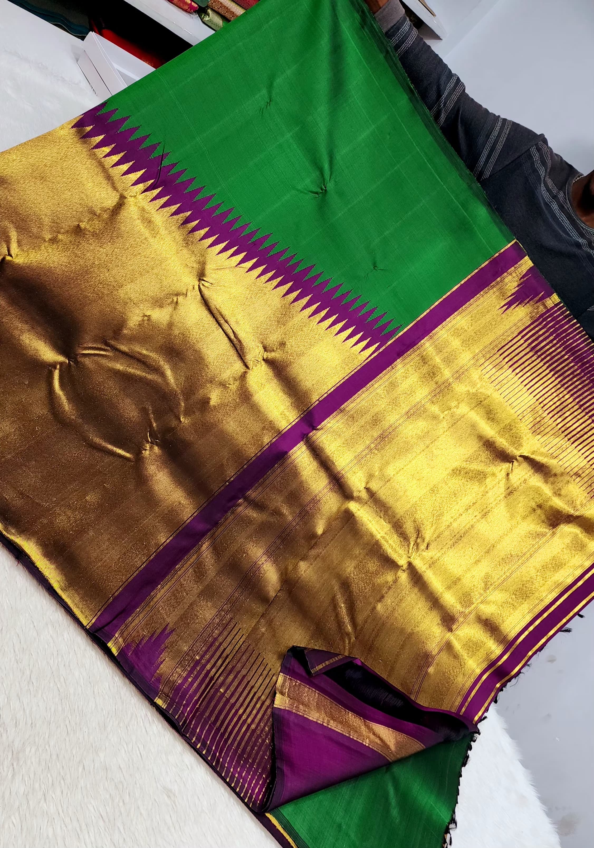 Classic Green 2gm Zari Temple Rising Border Elegance Kanchipuram Handloom Silk Saree SS25161