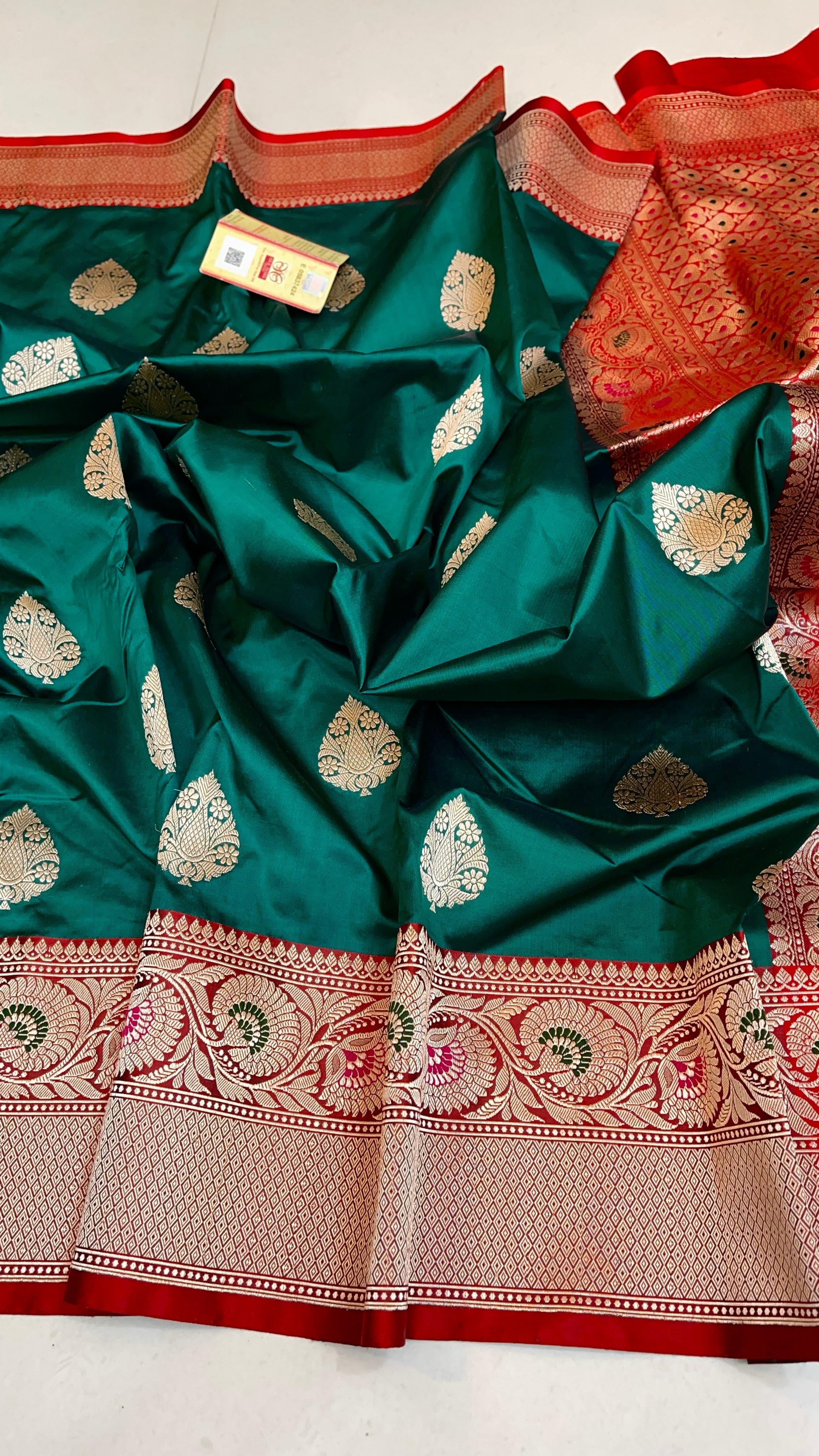 Classic Green & Red Elegance Banarasi Handloom Katan Silk Saree SS25421