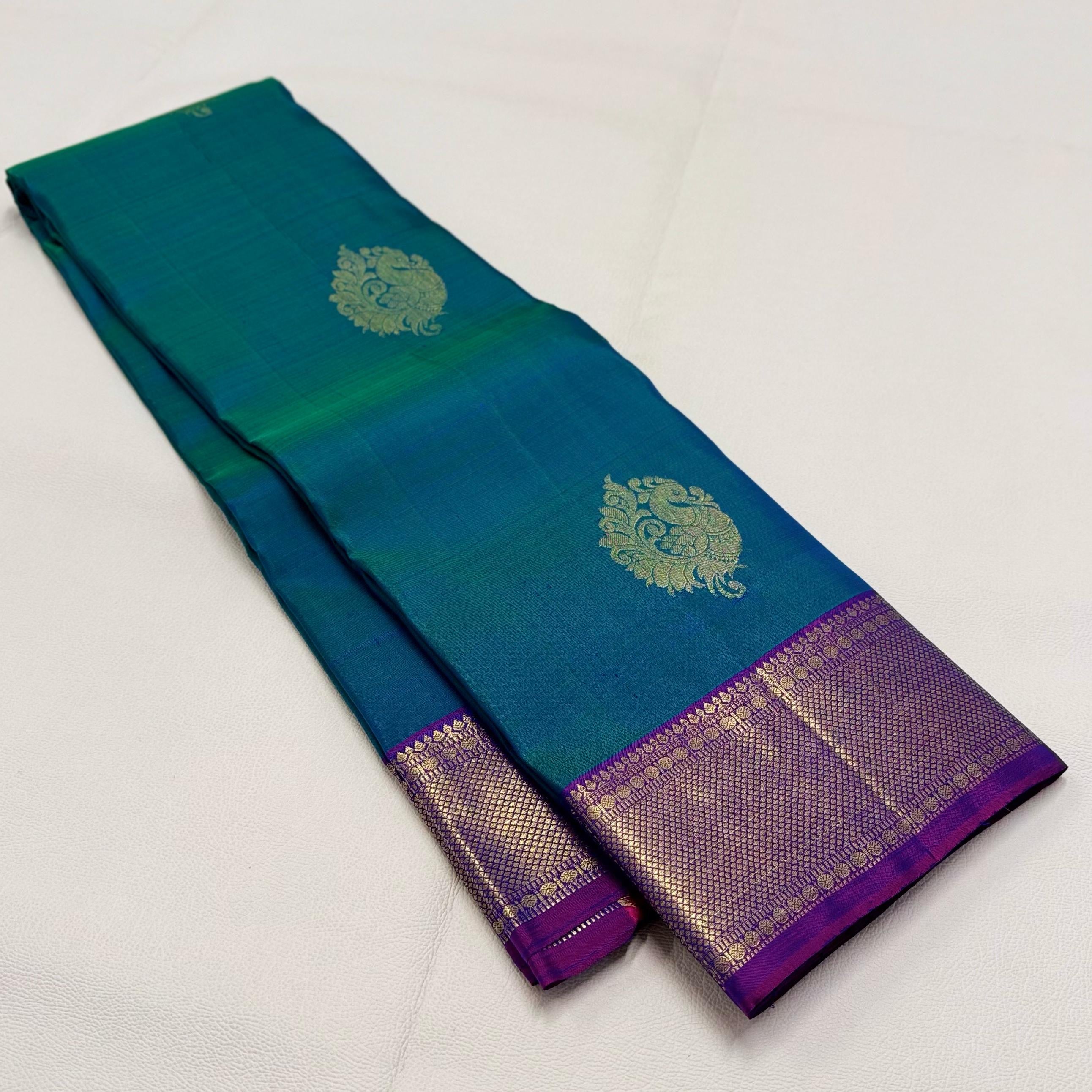 Classic Peacock Green & Wine Fuchsia 1gm Zari Elegance Kanchipuram Handloom Silk Saree SS24681