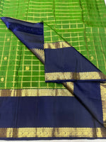 Load image into Gallery viewer, Classic Spring Green &amp; Navy Blue 2gm Zari Elegance Kanchipuram Handloom Silk Saree SS28593
