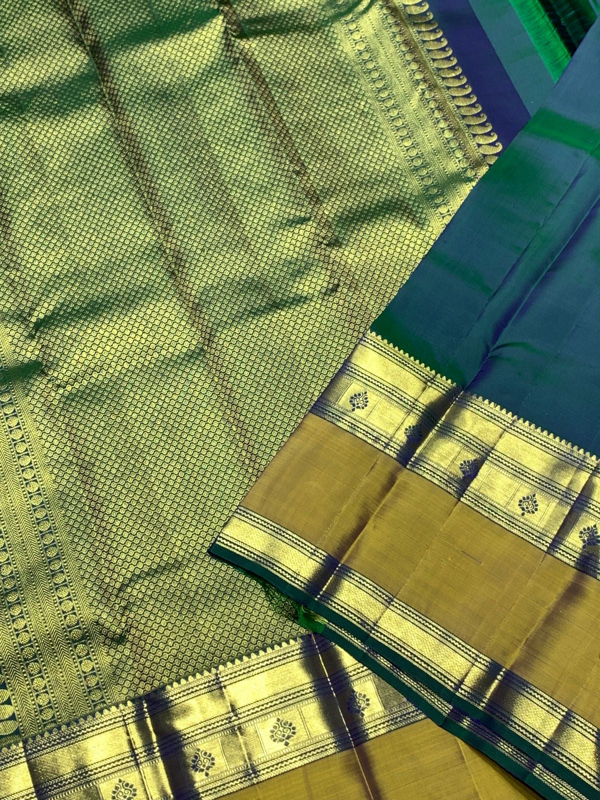 Classic Peacock Green 2gm Zari Elegance Kanchipuram Handloom Silk Saree SS25453