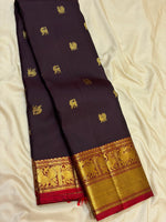 Load image into Gallery viewer, Classic Dark Espresso Brown &amp; Chilli Red 2gm Zari Vintage Elegance Kanchipuram Handloom Silk Saree SS27664
