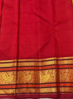 Load image into Gallery viewer, Classic Spring Green &amp; Chilli Red 2gm Zari Elegance Kanchipuram Handloom Silk Saree SS28430
