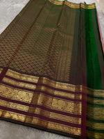 Load image into Gallery viewer, Classic Pink &amp; Olive Green 2gm Zari Elegance Kanchipuram Handloom Silk Saree SS24778
