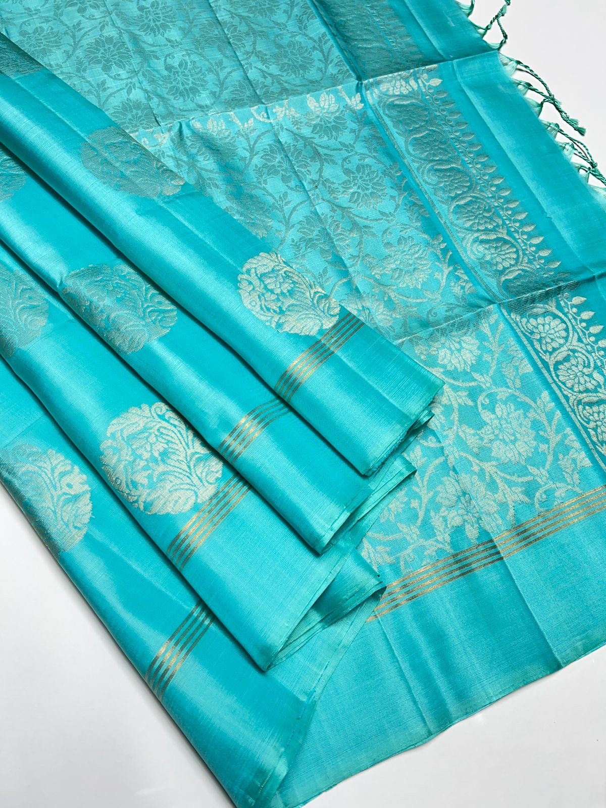 Classic Sea Green Elegance Handloom Soft Silk Saree SS25747