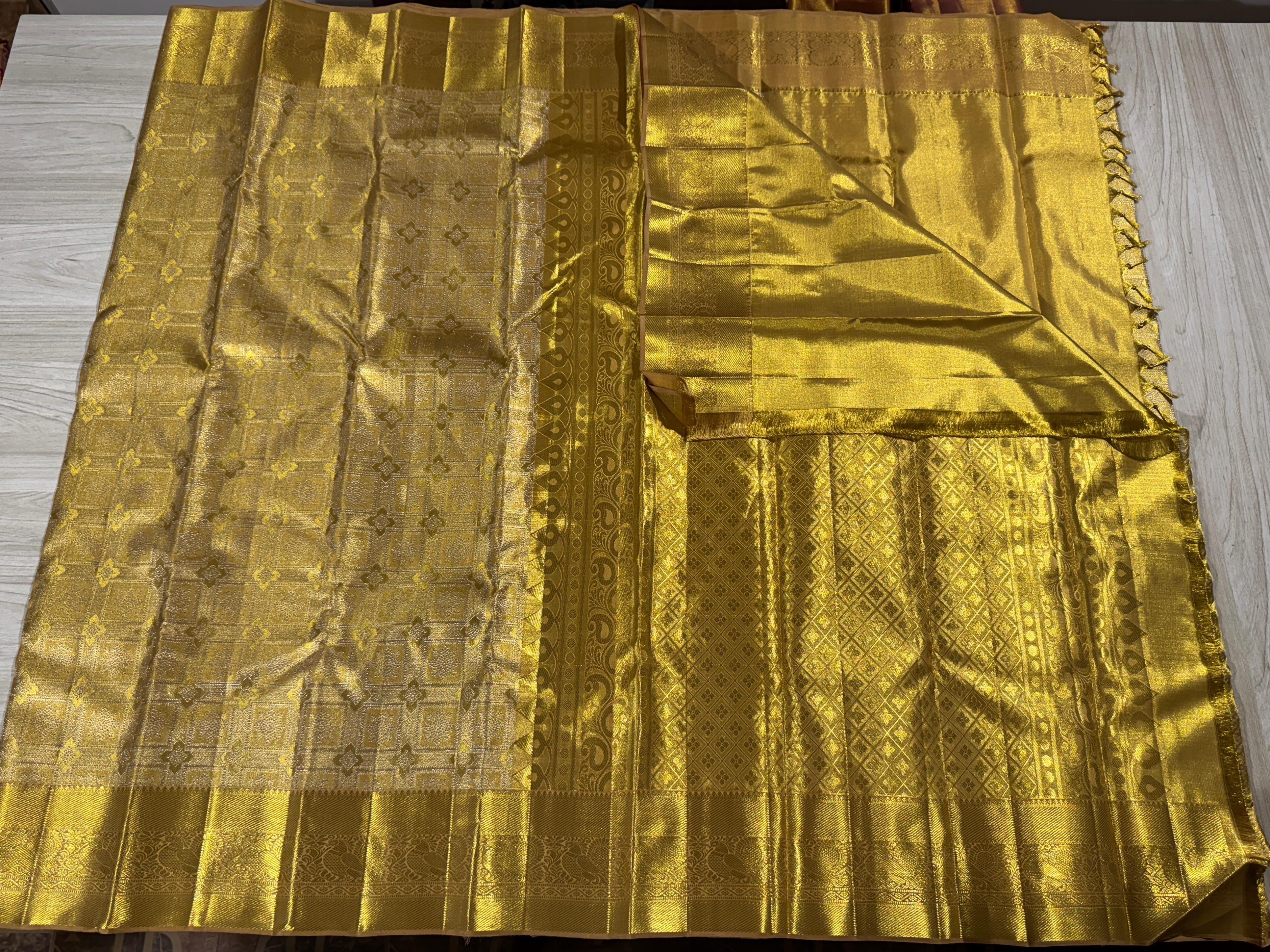 Classic Gold Bridal Elegance Kanchipuram Handloom Silk Saree SS24720