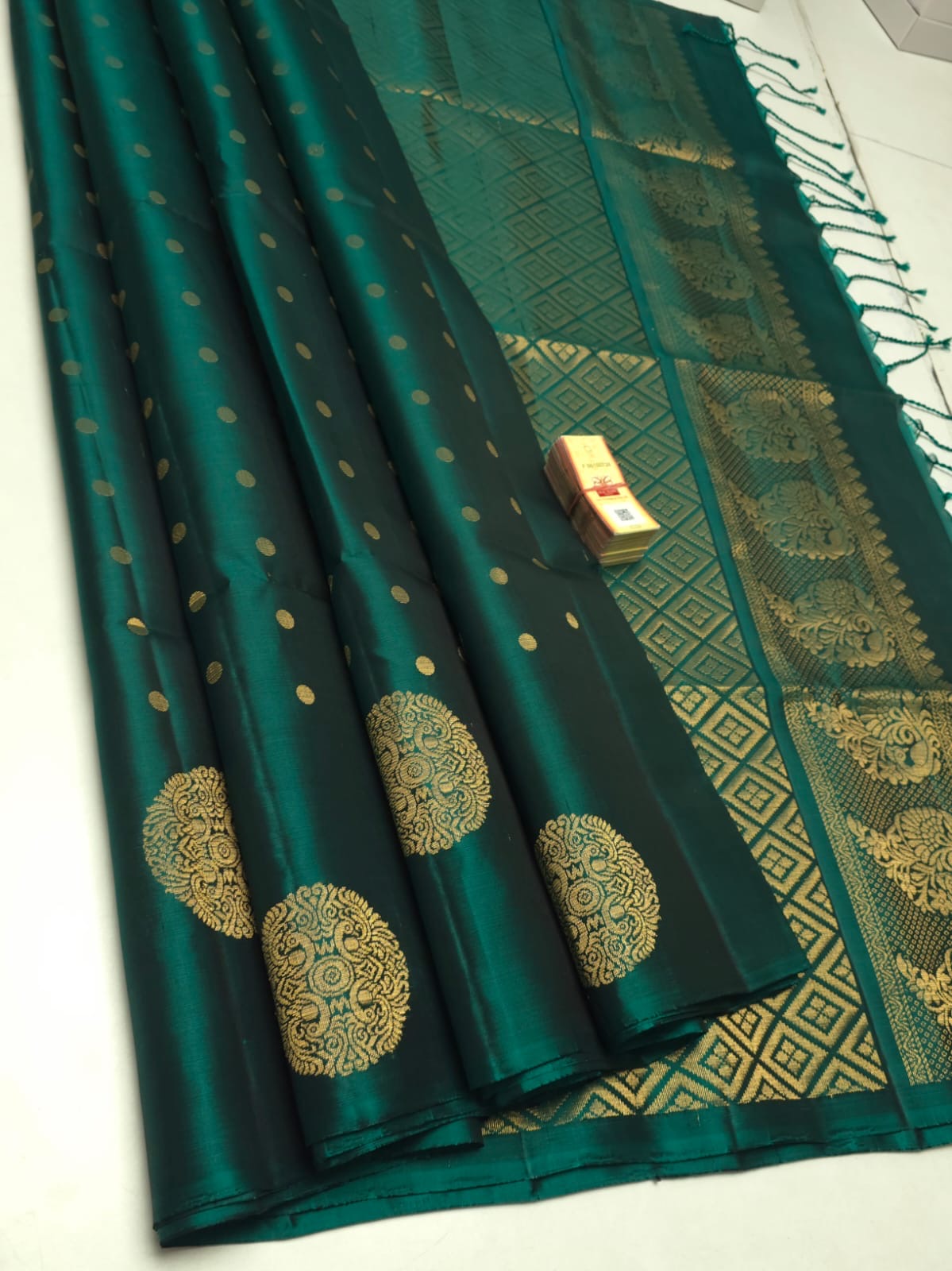 Classic Emerald Green Elegance Handloom Soft Silk Saree SS24266