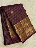 Load image into Gallery viewer, Classic Plum 1gm Zari Vaira Oosi Kanchipuram Handloom Silk Saree SS26653
