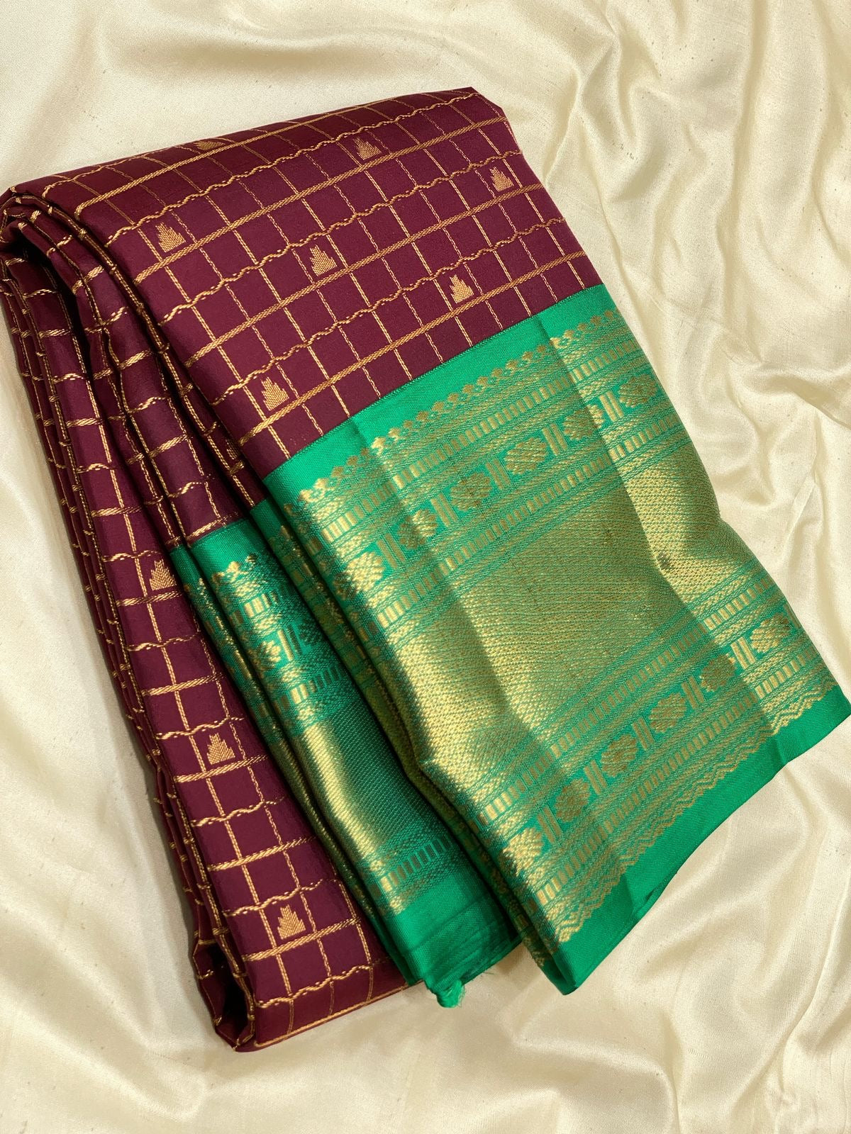 Classic Burgundy & Sea Green 2gm Zari Beldari Checks Elegance Kanchipuram Handloom Silk Saree SS24609