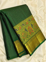Load image into Gallery viewer, Classic Green 2gm Zari Paithani Vaira Oosi Checks Kanchipuram Handloom Silk Saree SS26503
