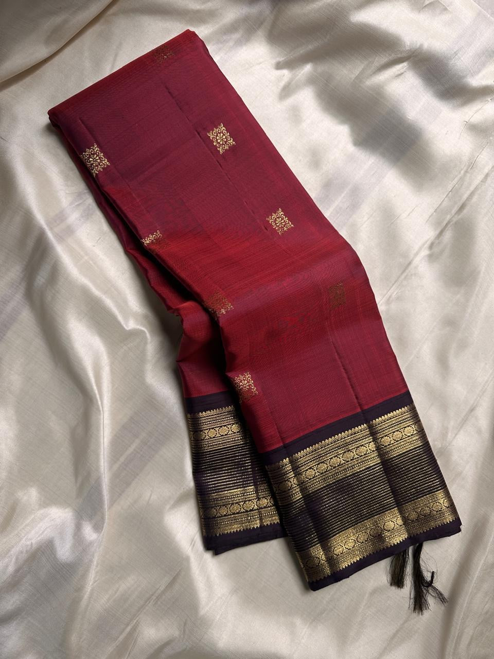 Classic Maroon & Black Elegance Kanchipuram Handloom Silk Saree SS24534