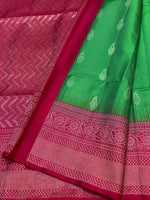 Load image into Gallery viewer, Classic Kelly Green &amp; Ruby Pink 1gm Zari Elegance Kanchipuram Handloom Silk Saree SS27966
