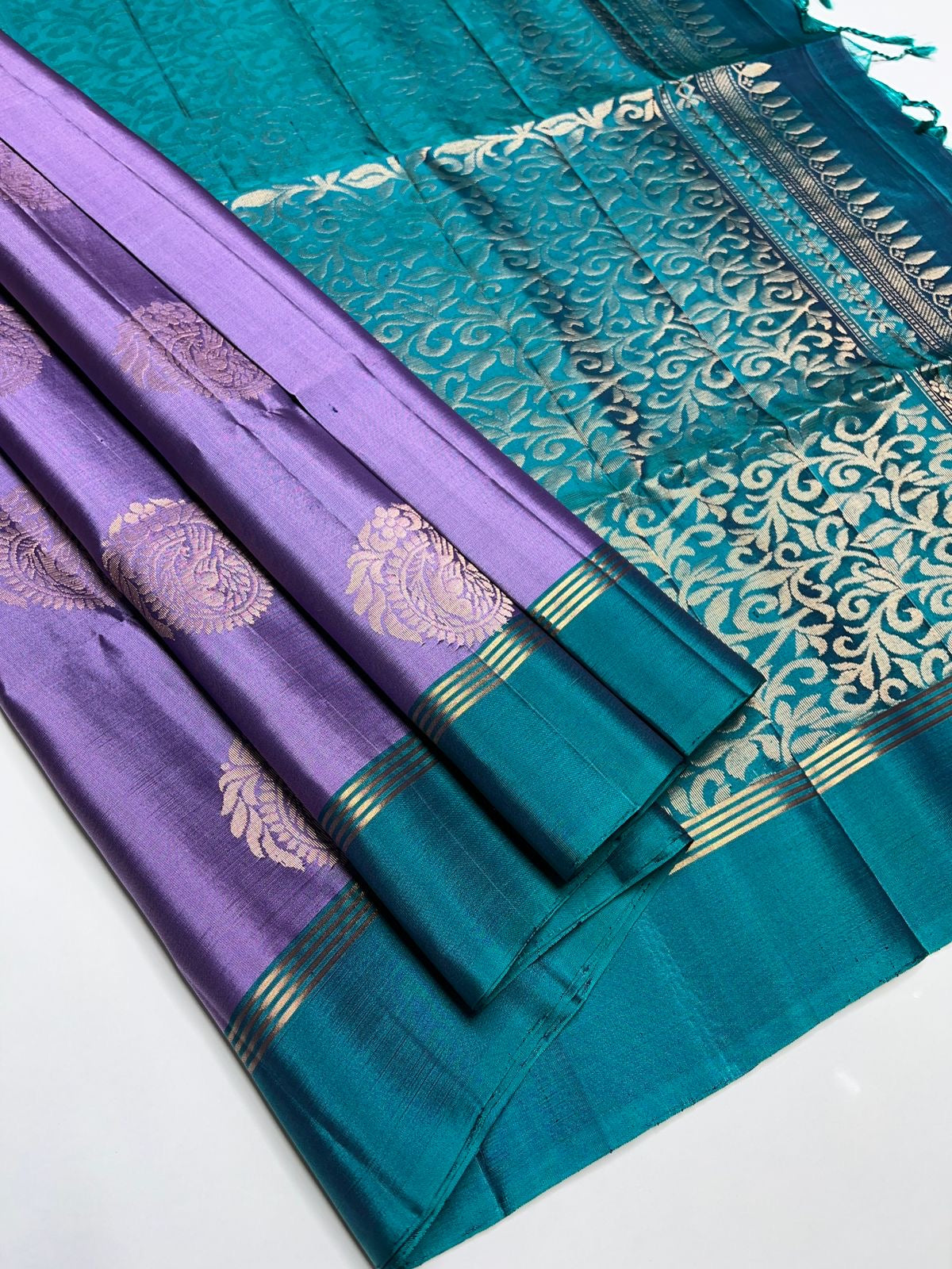Classic Lavender & Persian Green Elegance Handloom Soft Silk Saree SS25748