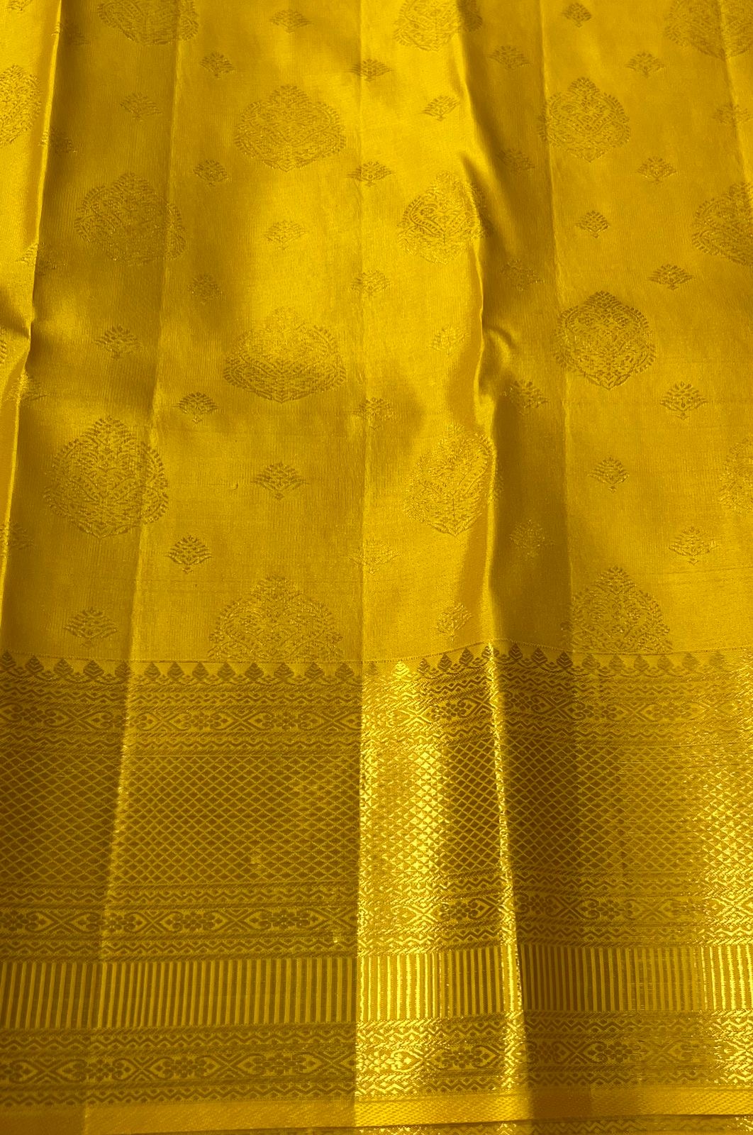 Classic Golden Yellow 2gm Zari Bridal Elegance Kanchipuram Handloom Silk Saree SS24060