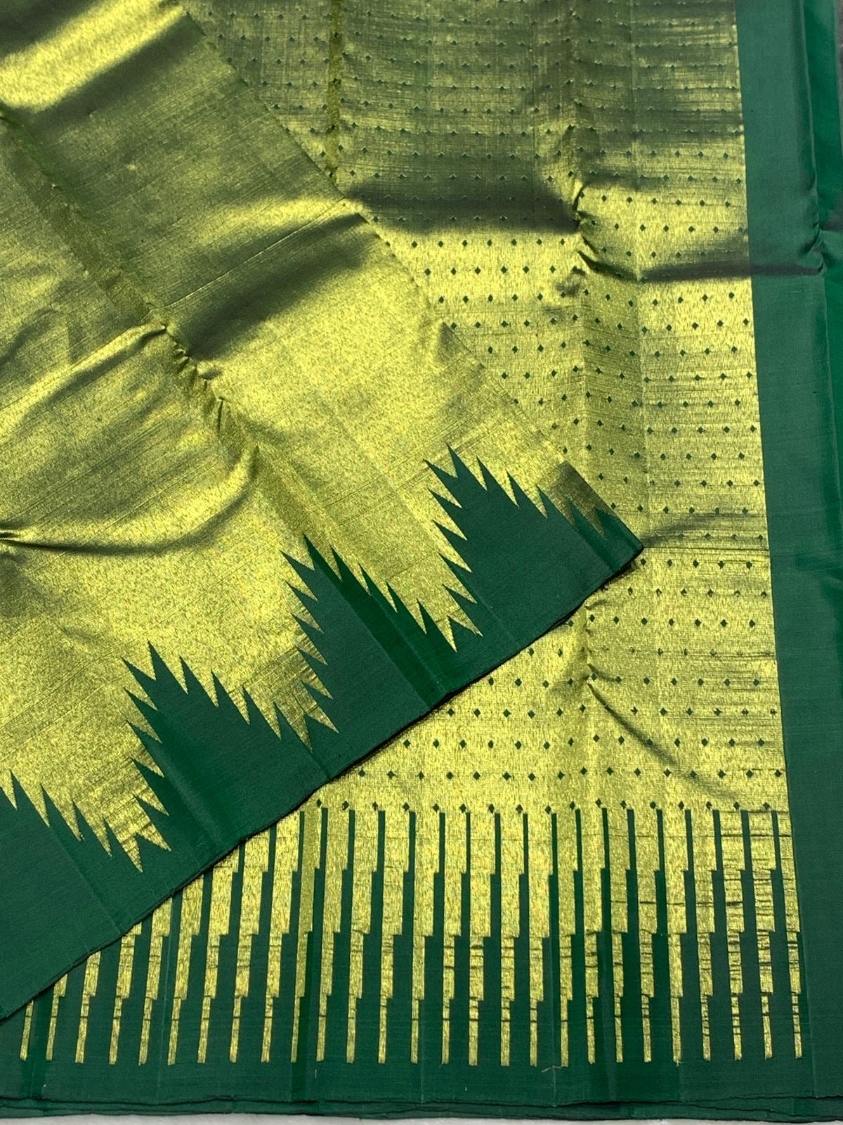 Classic Gold & Green Temple 2gm Zari Kanchipuram Handloom Silk Saree SS25979