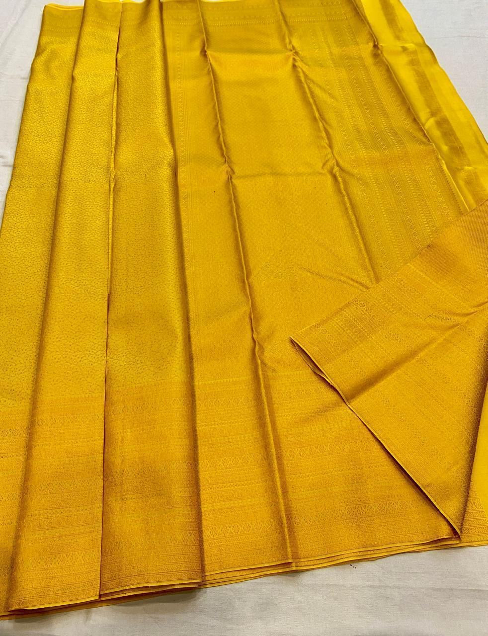 Classic Mango Yellow Edge to Edge 2gm Zari Brocade Bridal Elegance Kanchipuram Handloom Silk Saree SS25763