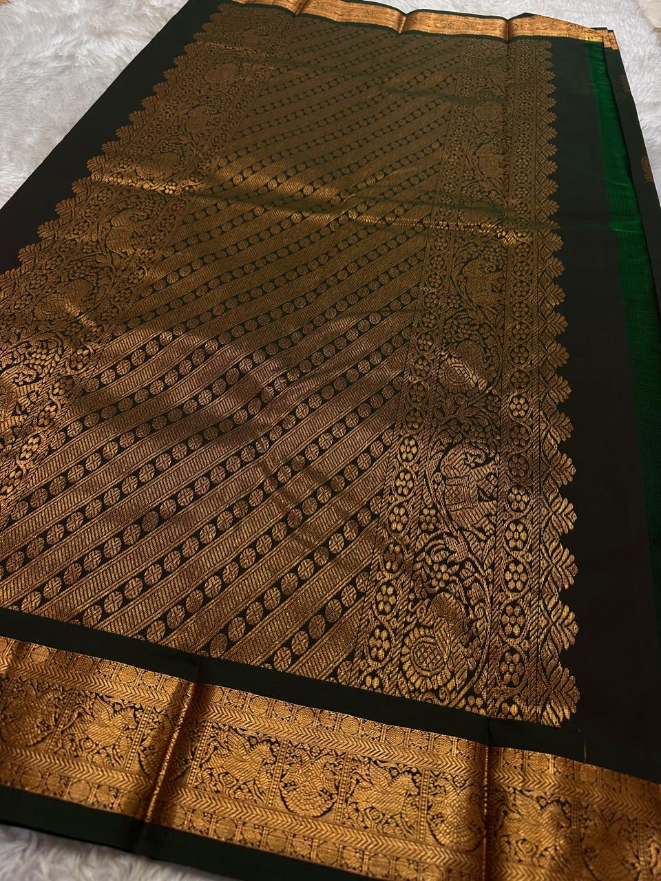 Classic Dark Olive Green Kanchipuram Handloom Silk Saree SS26082