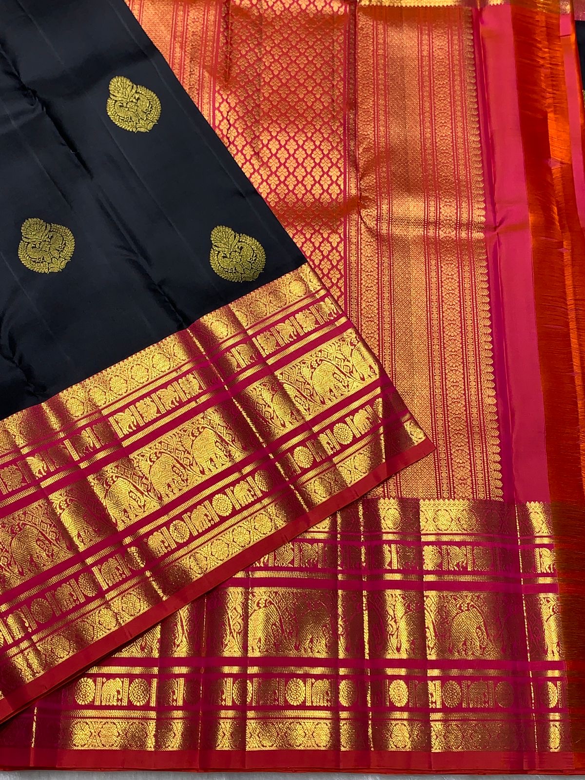 Classic Charcoal Black & Brick Reddish Pink 2gm Zari Kanchipuram Handloom Silk Saree SS25825