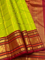 Load image into Gallery viewer, Classic Spring Green &amp; Chilli Red 2gm Zari Elegance Kanchipuram Handloom Silk Saree SS28430

