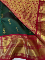 Load image into Gallery viewer, Classic Dark Green &amp; Red 2gm Zari Elegance Kanchipuram Handloom Silk Saree SS23780
