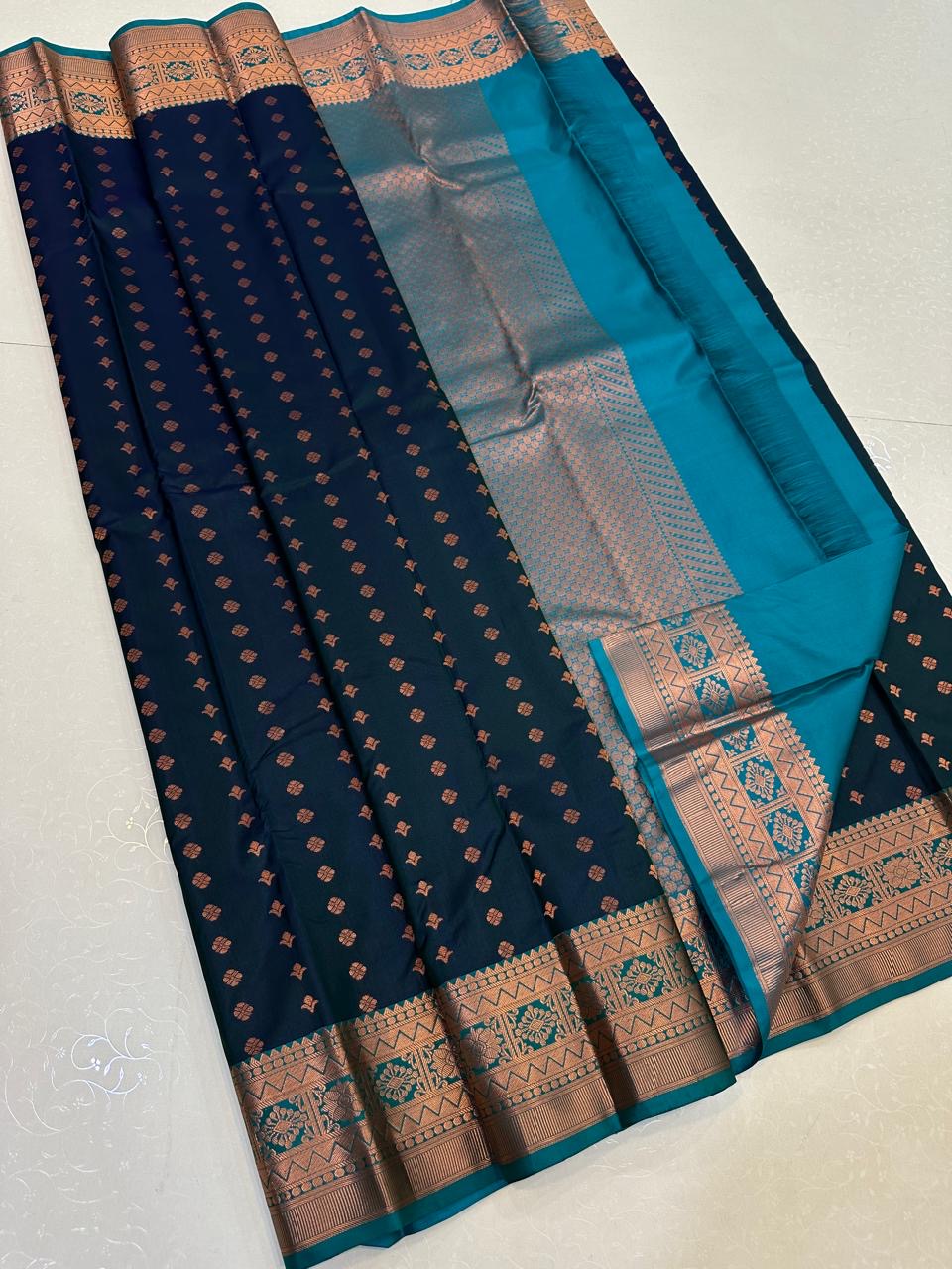 Classic Bottle Green & Blue Elegance Handloom Silk Saree SS23574