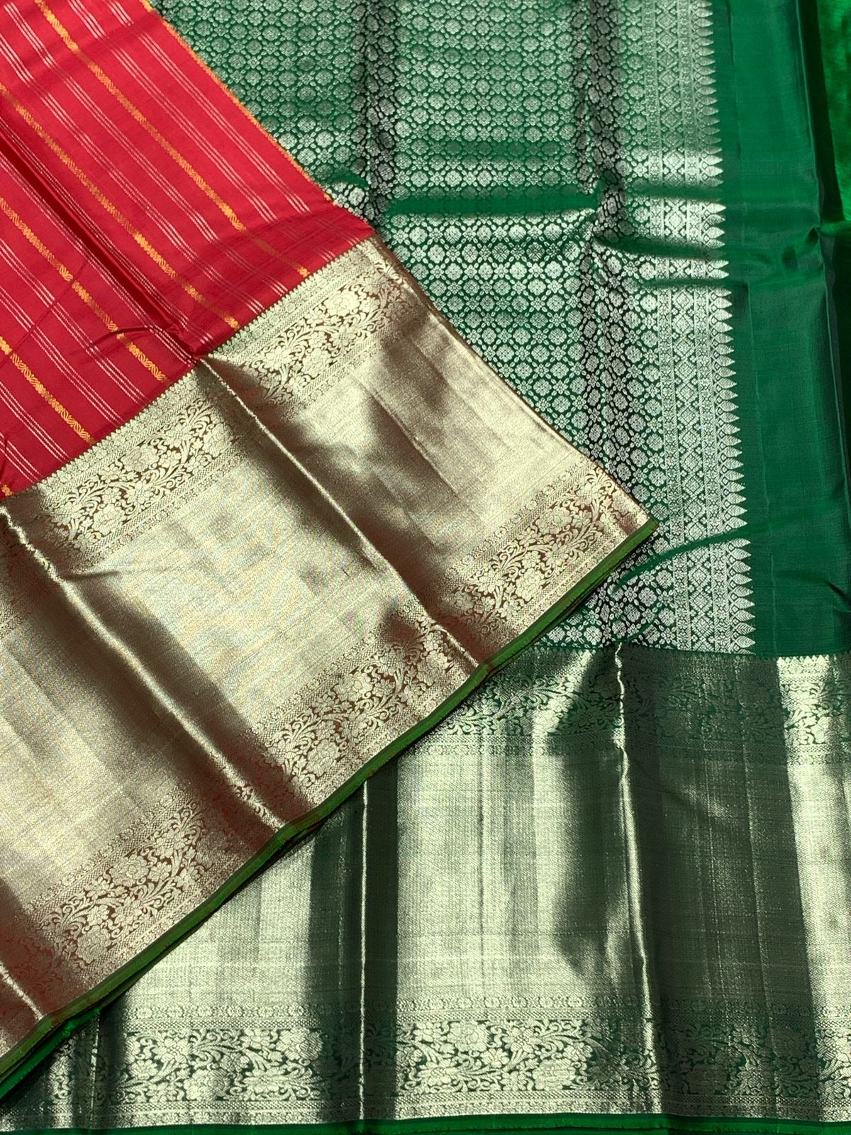 Classic Tomato Red & Emerald Green 2gm Zari Elegance Kanchipuram Handloom Silk Saree SS24615