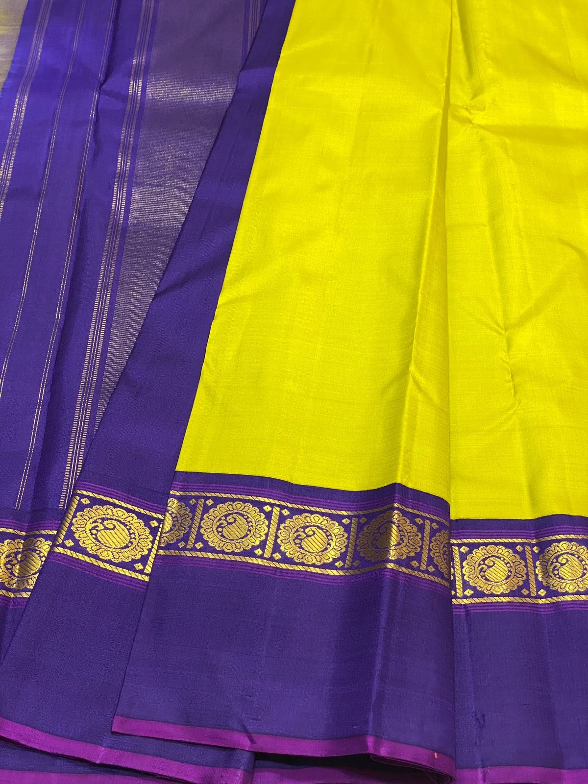 Classic Olive Green & Violet 2gm Zari Elegance Kanchipuram Handloom Silk Saree SS25305