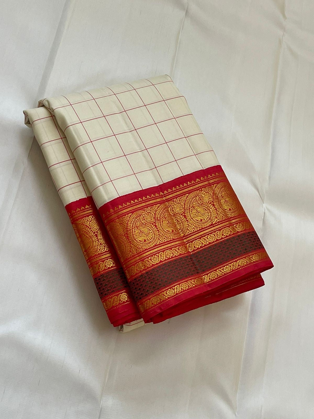 Classic Butter Cream & Chilli Red 1gm Zari Korvai Elegance Kanchipuram Handloom Silk Saree SS23665