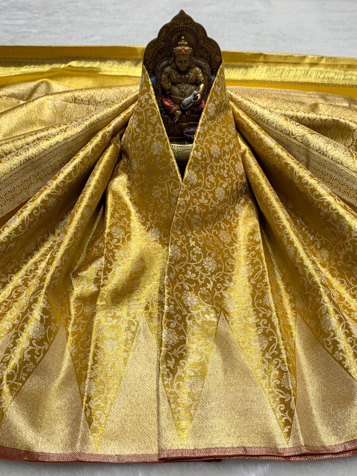 Classic Shimmer Gold 2gm Zari Bridal Elegance Kanchipuram Handloom Silk Saree SS25448