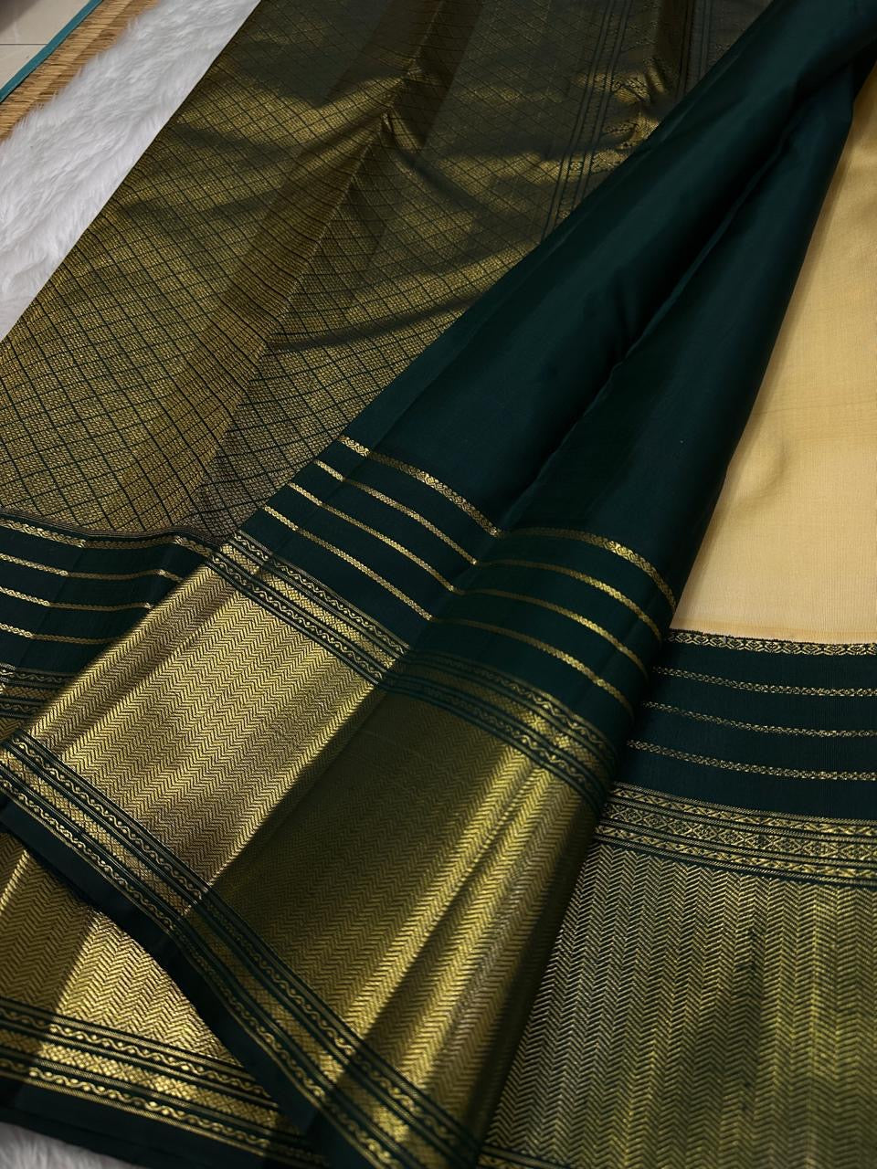 Classic Butter Cream & Bottle Green 2gm Zari Elegance Kanchipuram Handloom Silk Saree SS24240