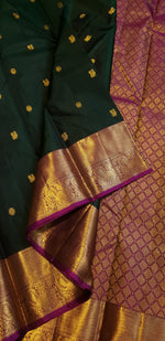 Load image into Gallery viewer, Classic Bottle Green &amp; Dark Pink 2gm Zari Korvai Elegance Kanchipuram Handloom Silk Saree SS28300
