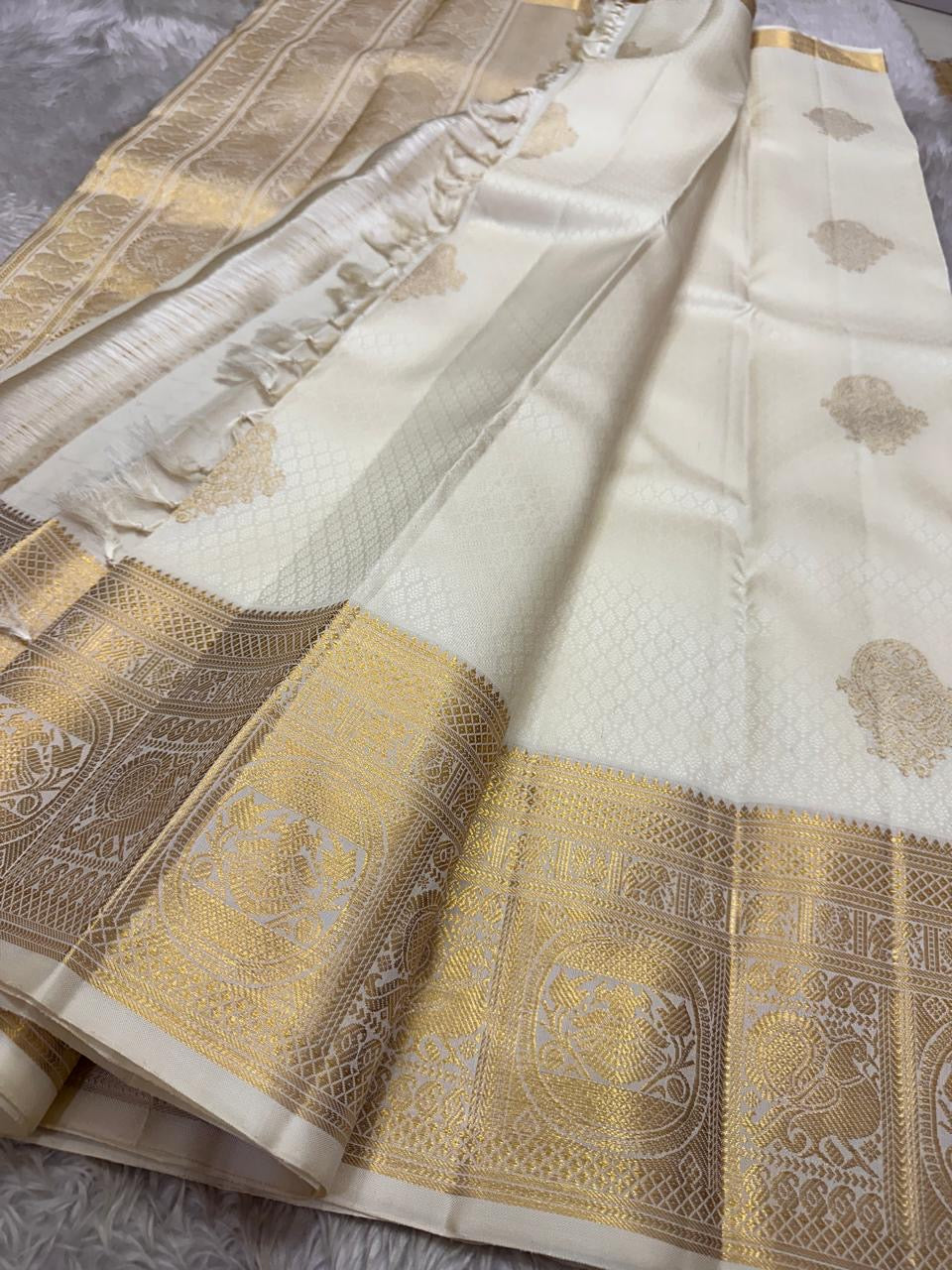 Classic OffWhite Bridal Elegance Kanchipuram Handloom Silk Saree SS26086