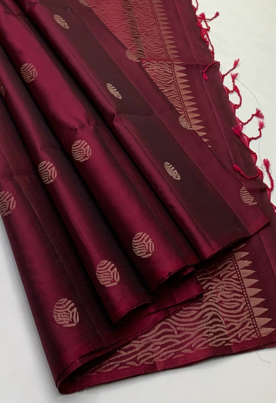 Classic Maroon Elegance Handloom Soft Silk Saree SS25175