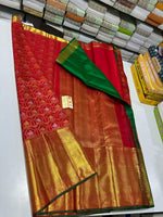 Load image into Gallery viewer, Classic Chilli Red &amp; Green Elegance Kanchipuram Handloom Silk Saree SS24832
